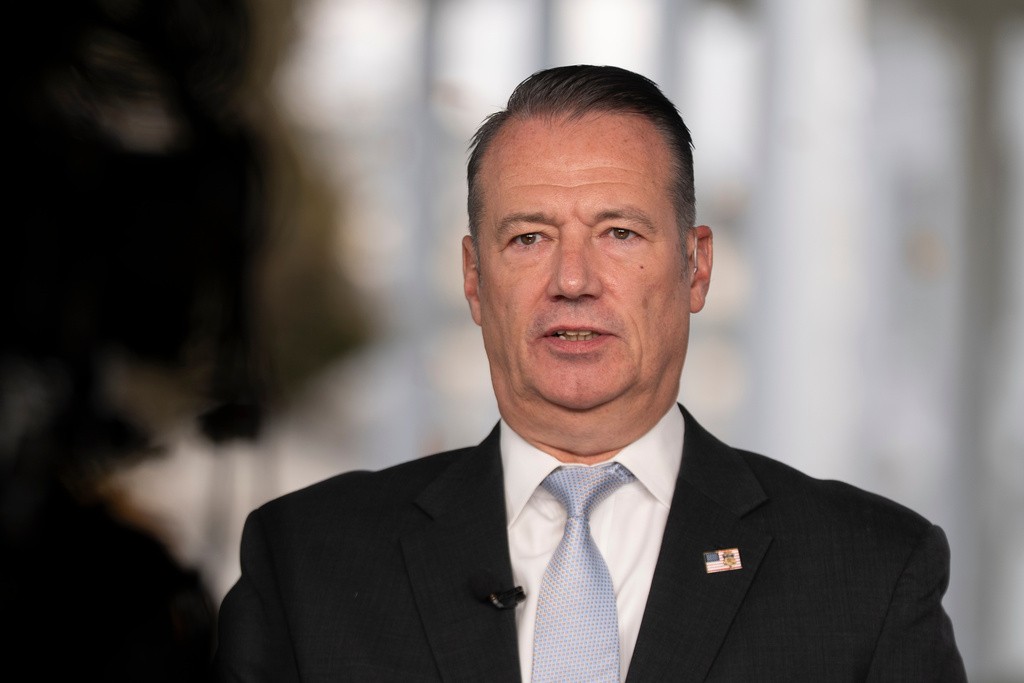 Juiz ordena que chefe do ICE compareça a tribunal para explicar por que detidos foram privados do devido processo legal