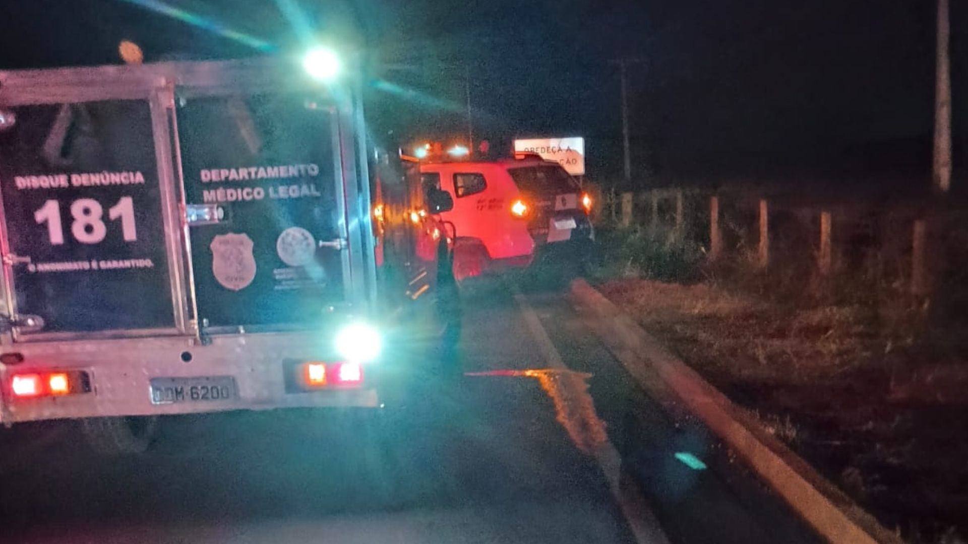 Mulher bate carro em moto, desce para pedir ajuda e morre atropelada em rodovia no ES