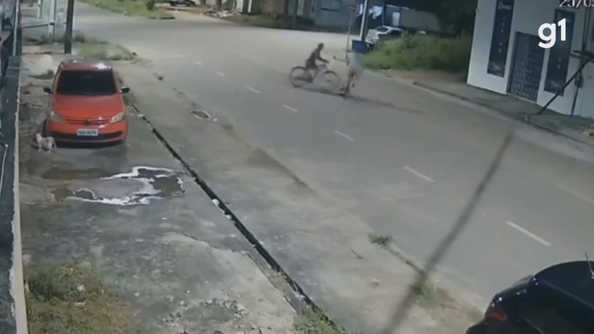 Vídeo mostra ciclista dando ‘drible’ em homem armado e fugindo de assalto na Zona Sul de Macapá
