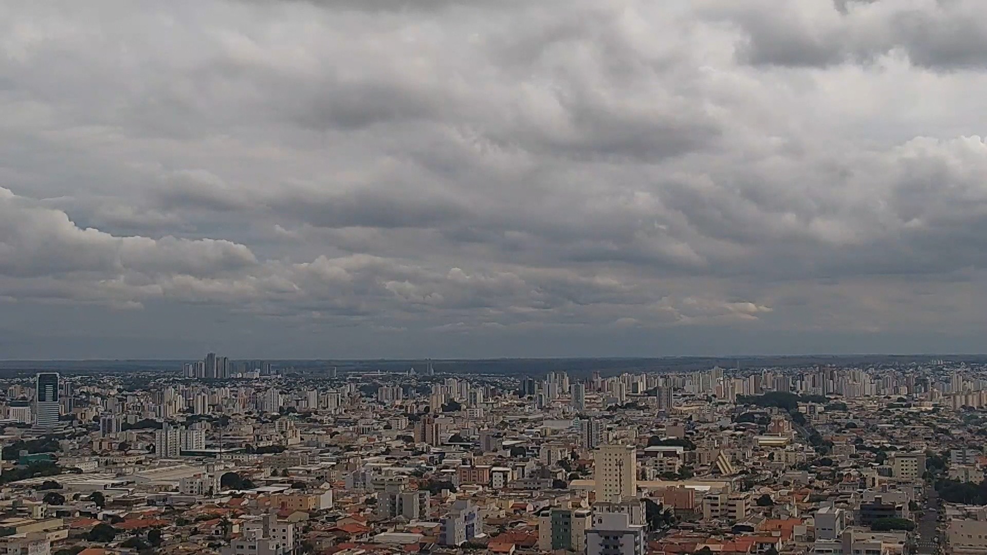 Primeira semana de novembro segue chuvosa e previsão é de chegada de frente fria na região