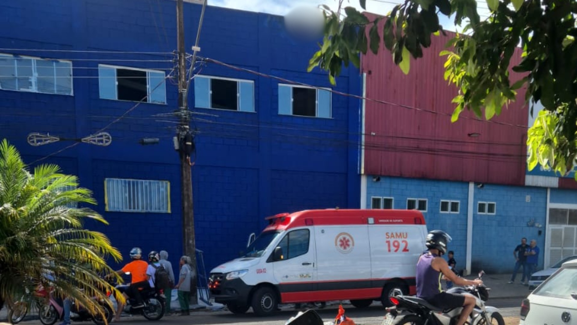 Pintor morre eletrocutado ao encostar em rede de alta tensão em Uberaba