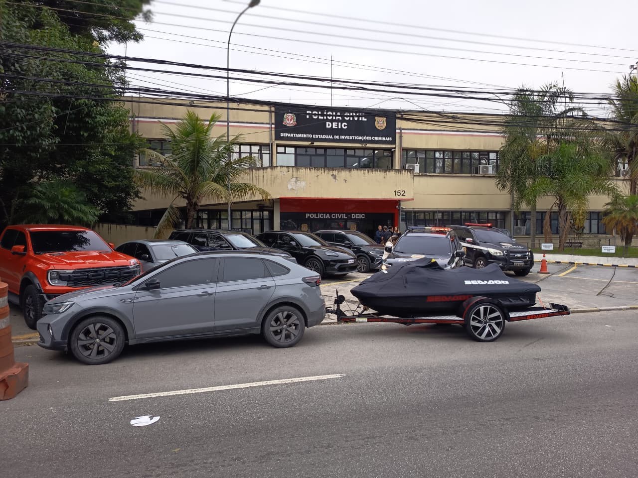  
Polícia Civil cumpre mandados em Mogi das Cruzes contra grupo suspeito de aplicar golpes em idosos