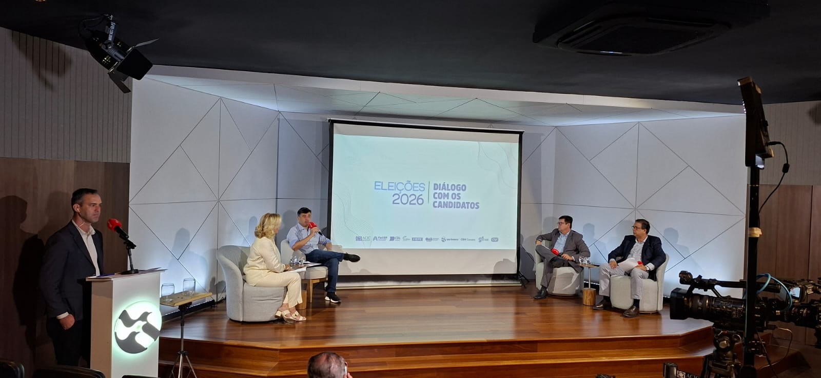 Túlio Gadêlha falta e Eduardo da Fonte, candidato ao Senado, participa de sabatina do Grupo Asa Branca