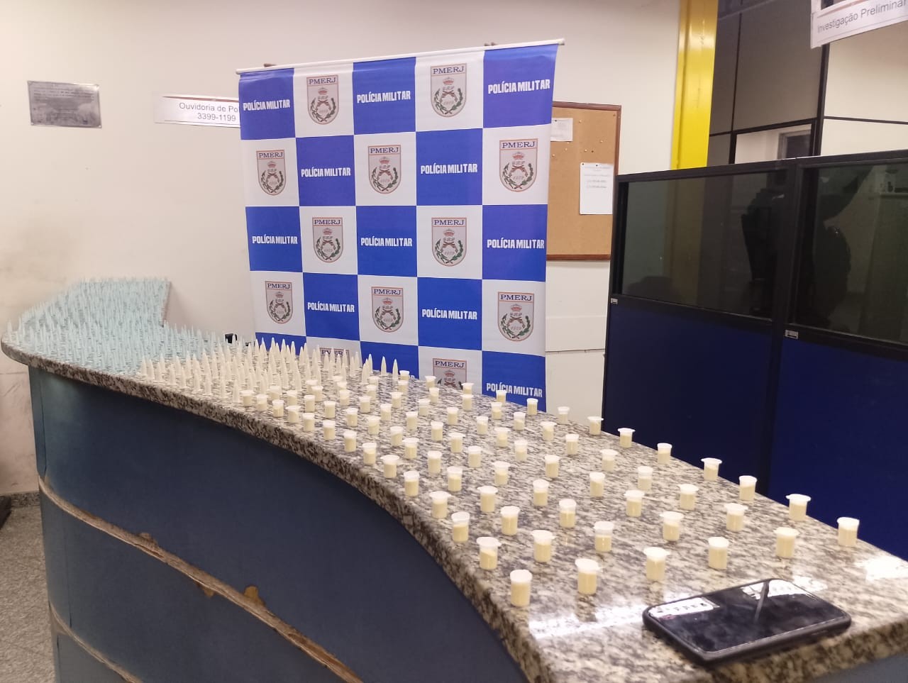 PM apreende dois adolescentes e encontra quase 1,4 kg de cocaína em Barra Mansa 