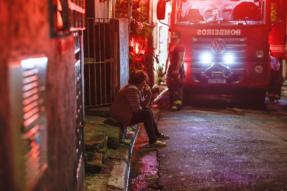 Explosão na zona oeste de SP destrói casas, deixa ao menos um morto e três feridos — Foto: FRAGA ALVES/ENQUADRAR/ESTADÃO CONTEÚDO