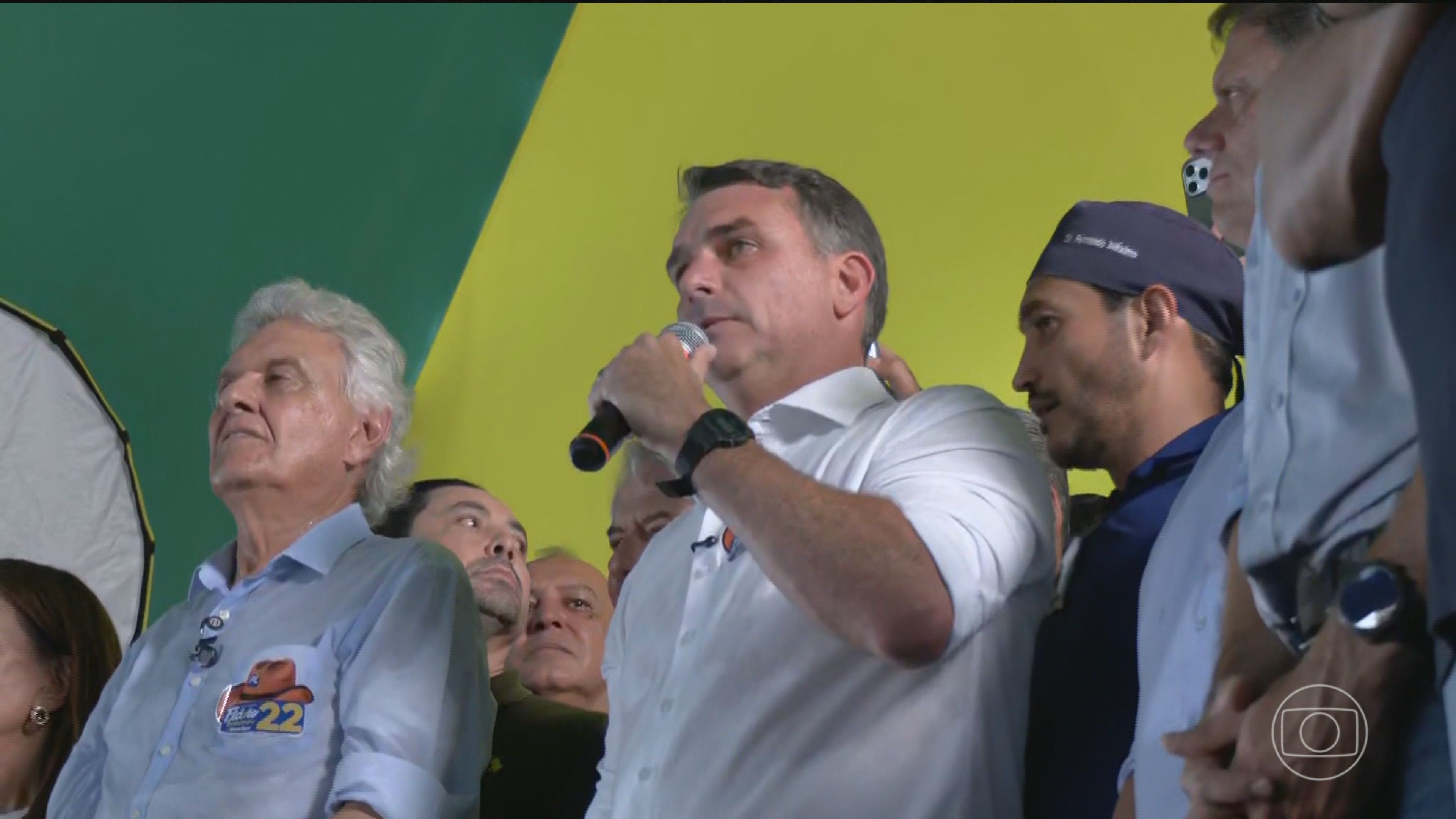 Flávio Bolsonaro, candidato do PL à Presidência, recebe o apoio de Ronaldo Caiado, do PSD