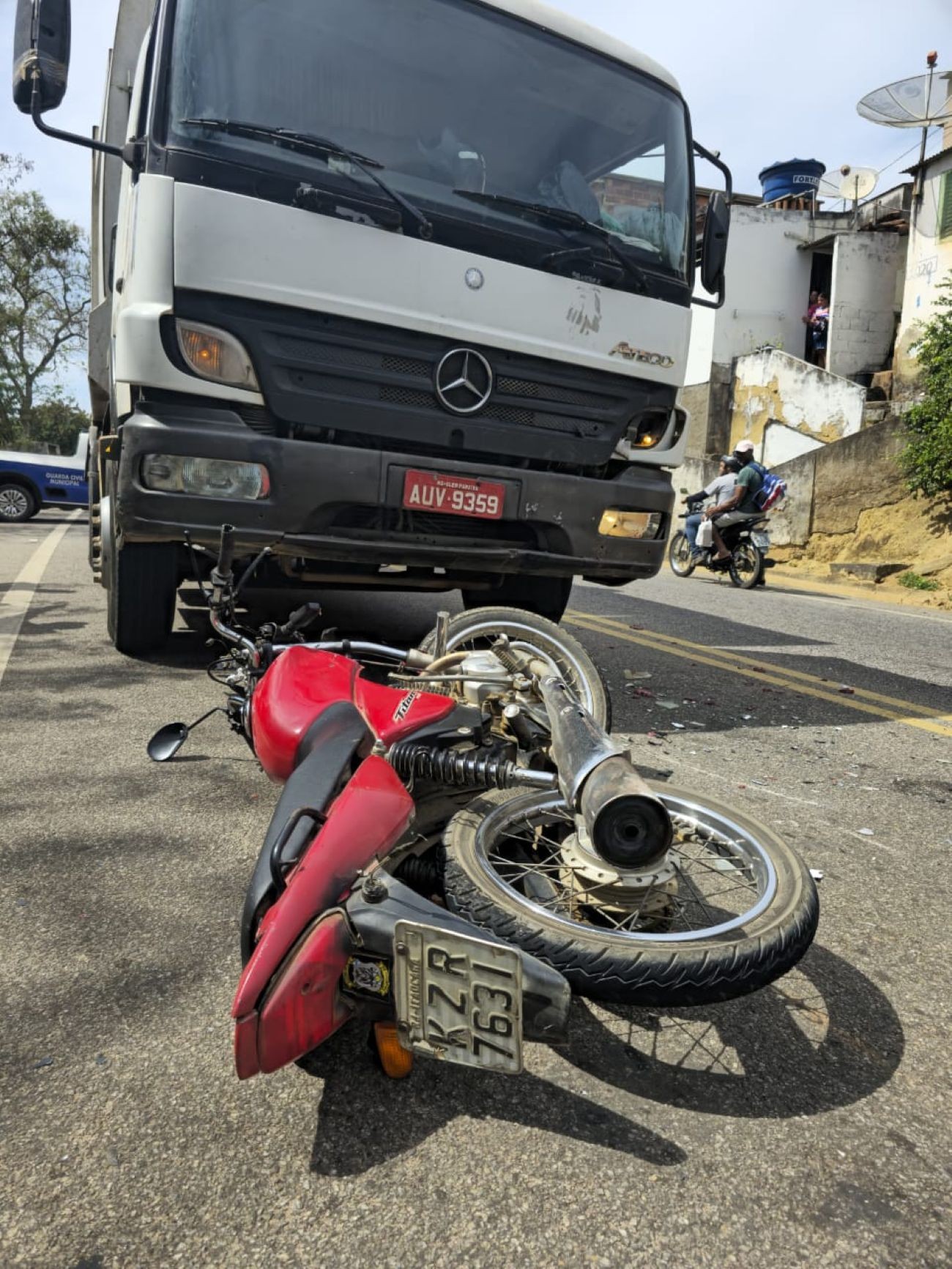 Motociclista morre após batida com caminhão de lixo em Itaocara