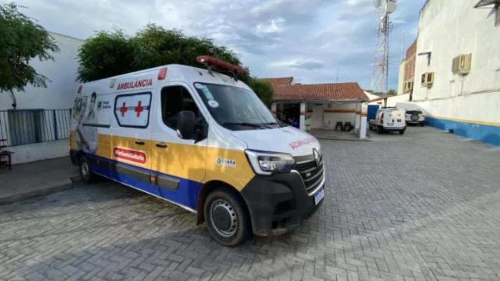 Homem chama ambulância e diz que só queria carona até um bar; falso paciente é investigado