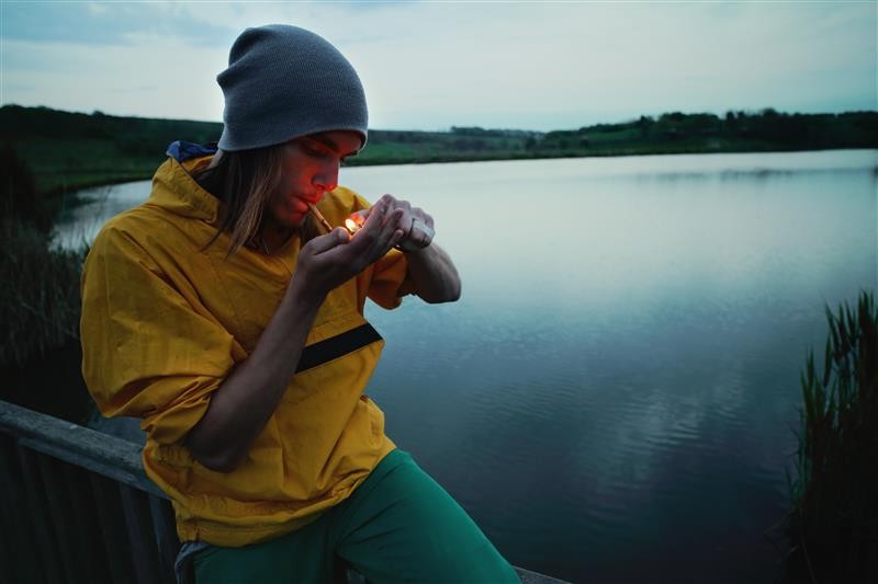 Uso de cannabis cresce no Brasil e avança entre meninas adolescentes, mostra levantamento nacional