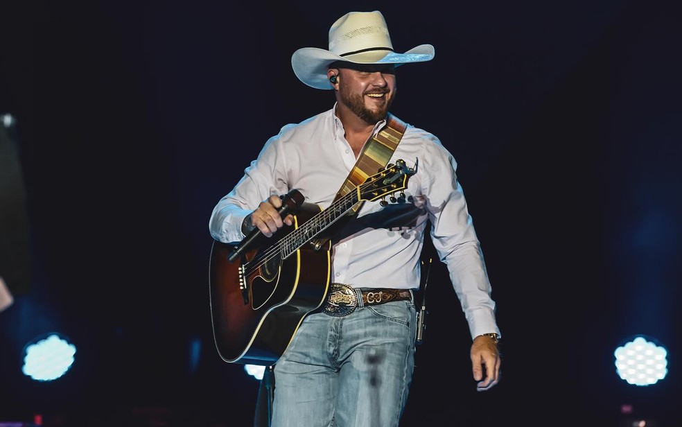 O cantor americano Cody Johnson leva country  arena da Festa do Peo de Barretos  Foto: Reproduo/Facebook
