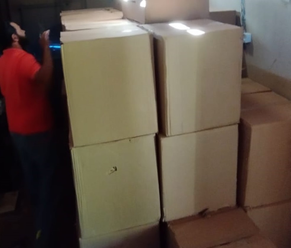 Pol&iacute;cia prende dois homens suspeitos de contrabando de cigarros no interior do RN &mdash; Foto: Divulga&ccedil;&atilde;o
