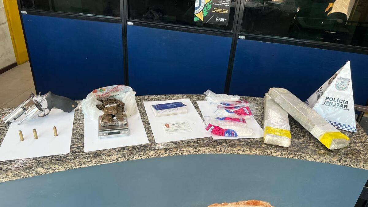 Polícia Militar apreende arma e mais de 3 kg de maconha em Barra Mansa
