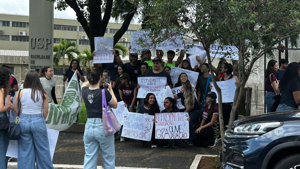 2 de 3
Alunos de Medicina da USP Bauru anunciam paralisa&ccedil;&atilde;o estudantil e cobram melhorias acad&ecirc;micas &mdash; Foto: Lu&iacute;s Negrelli/TV TEM