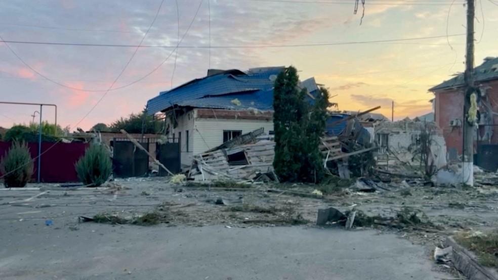 Casa parcialmente destruída após incursão de soldados ucranianos na região russa de Kursk, em 7 de agosto de 2024. — Foto: MIC Izvestia / IZ.RU via Reuters