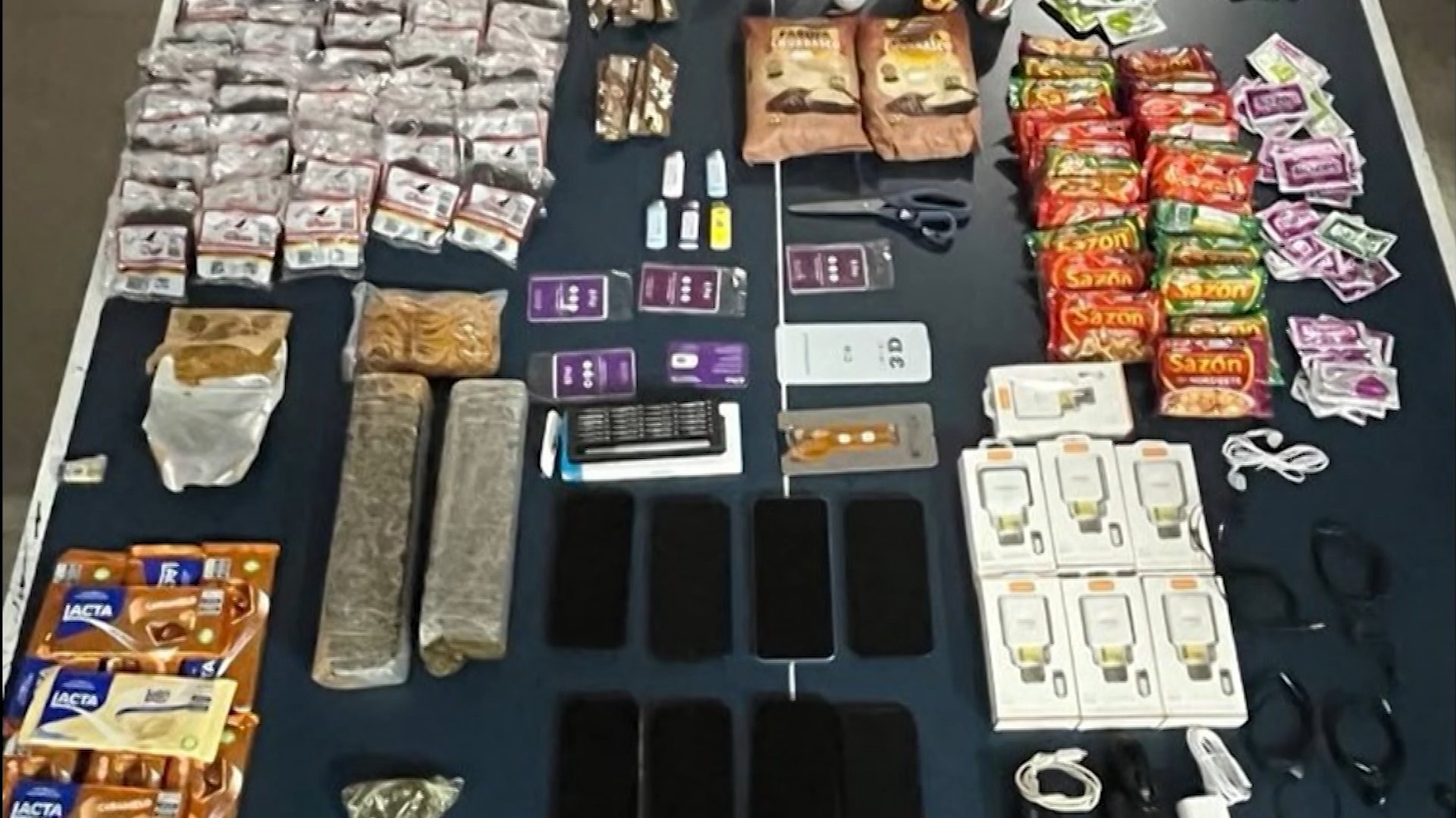 Suspeito é baleado em troca de tiros durante tentativa de enviar drogas e celulares para presídio de MG