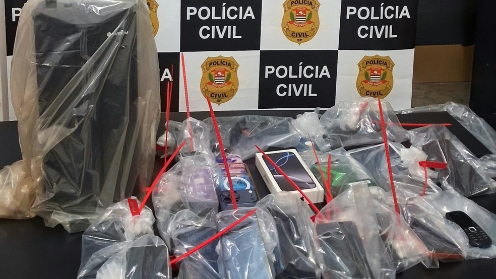 1 de 1
Pol&iacute;cia Civil desarticula 'central de golpes' na capital paulista ap&oacute;s den&uacute;ncias de v&iacute;timas em Botucatu &mdash; Foto: Pol&iacute;cia Civil/Divulga&ccedil;&atilde;o