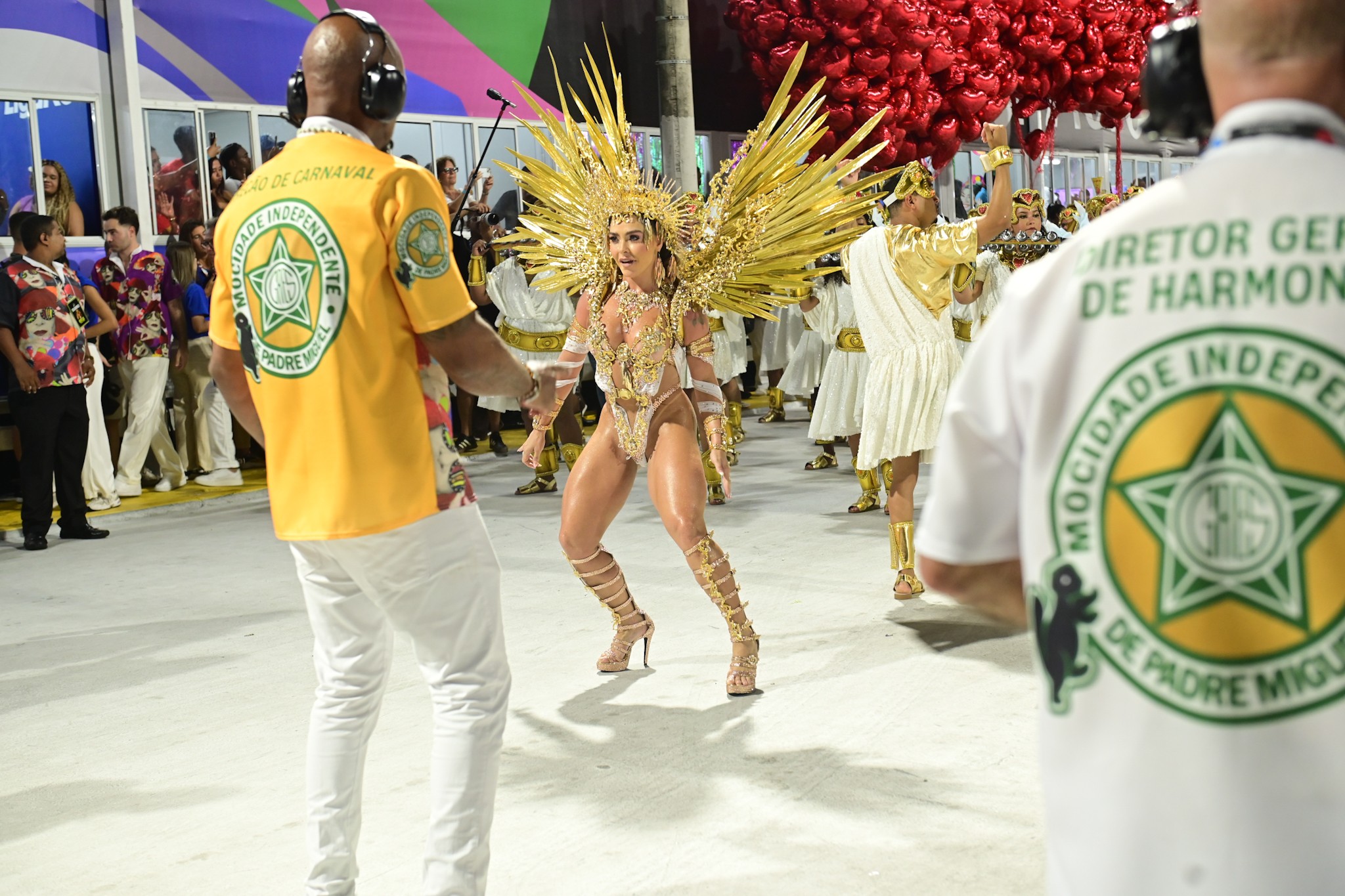 Fabíola Andrade desfila como Afrodite  na Mocidade: 'Espalhar muito amor nessa avenida'