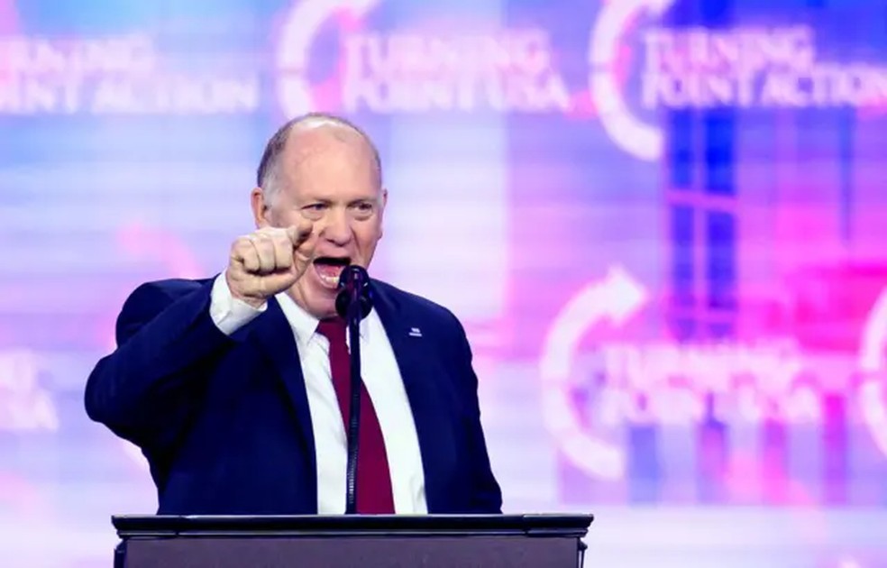 "Vamos ter a maior operação de deportação que este país já viu. E não vou me desculpar por isso", disse Tom Homan no ano passado — Foto: Getty Images
