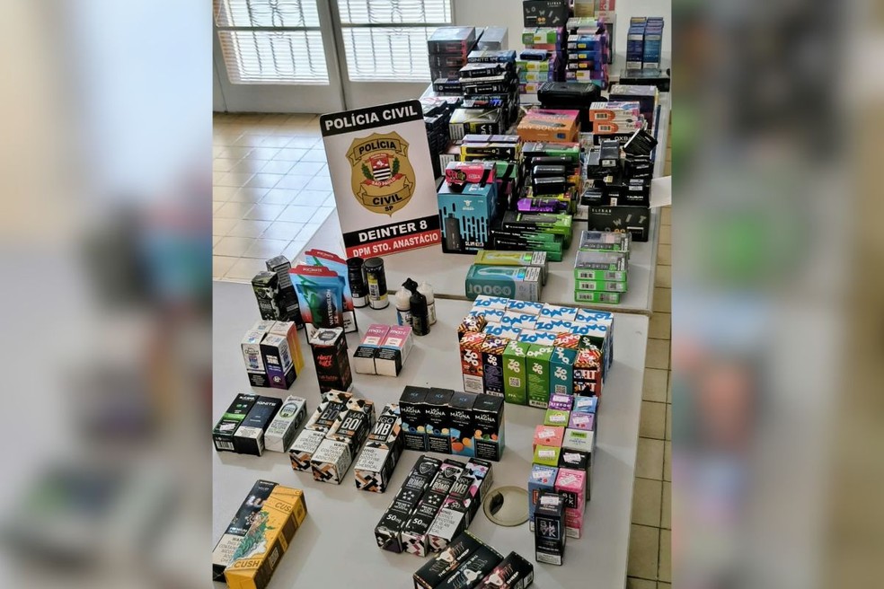 Polícia apreende quase 300 cigarros eletrônicos em Santo Anastácio (SP) — Foto: Reprodução/Polícia Civil
