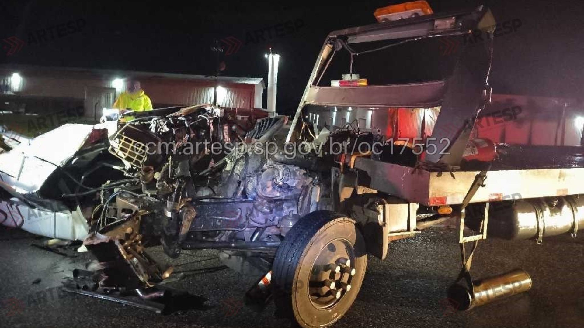 Homem morre em acidente entre caminhões na Rodovia Castello Branco em Porto Feliz 