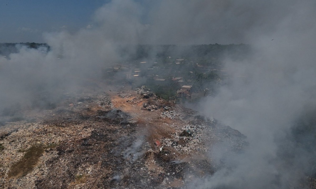 Órgão ambiental multa Prefeitura de Manacapuru em R$ 2,5 milhões por queimada de resíduo em lixão 