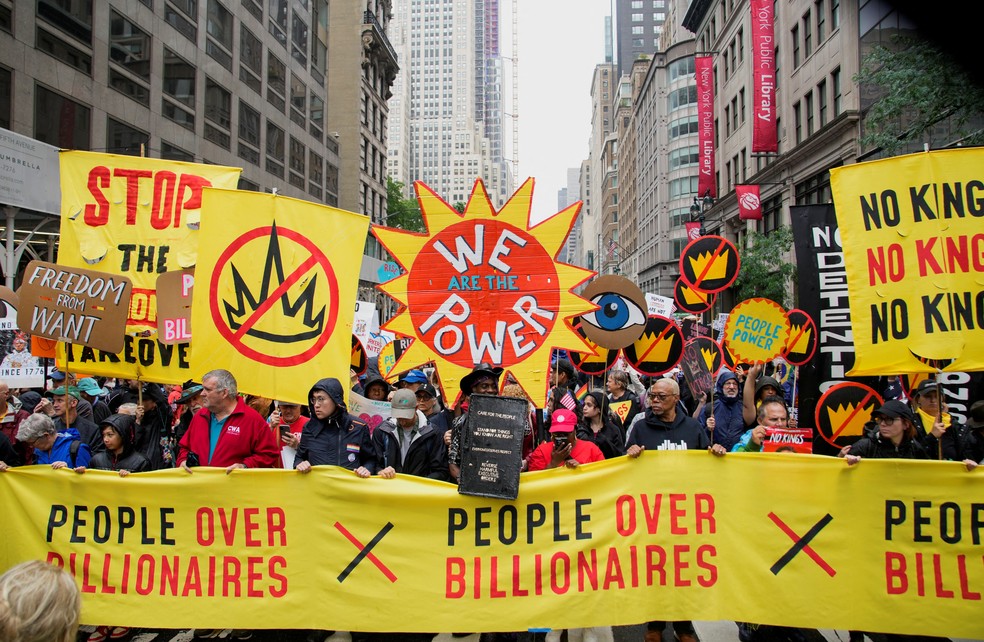 Em Nova York, manifestantes saem às ruas para protestar contra Donald Trump — Foto: Reuters