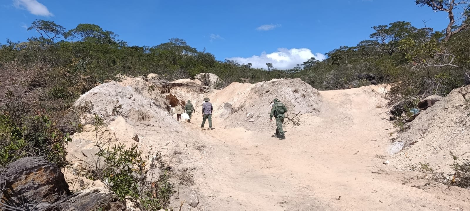 Chinês é preso por mineração ilegal em fazenda de Itacambira; outros 2 homens foram detidos