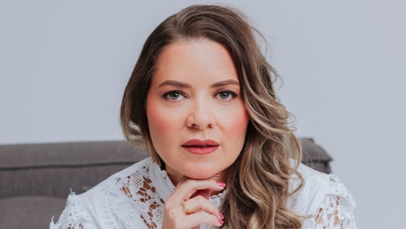 Juliana Costa: talento, ciência e beleza na odontologia estética