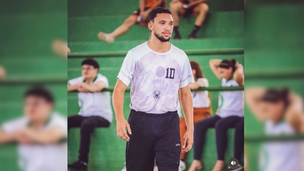 Jovem estava com familiares e amigos quando sumiu entre as águas — Foto: Reprodução