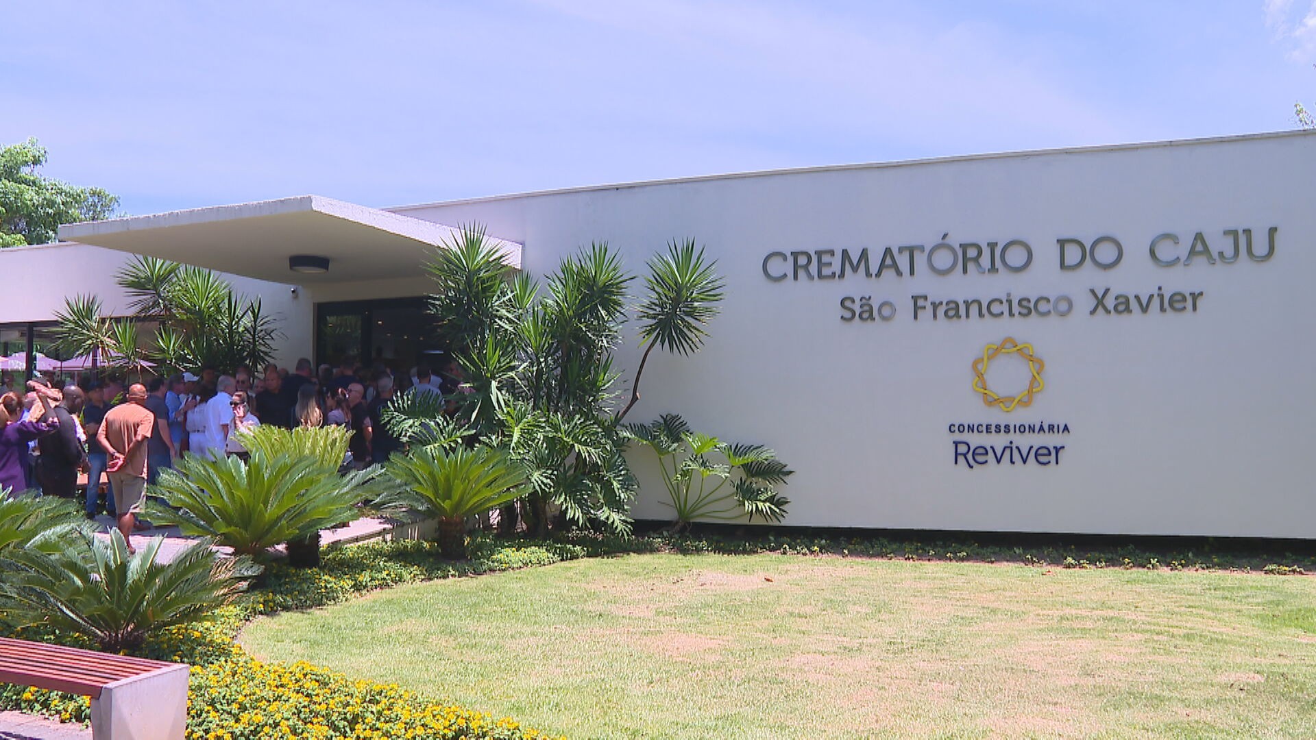 Corpo de empresário e bicampeão de asa-delta que morreu em acidente é cremado