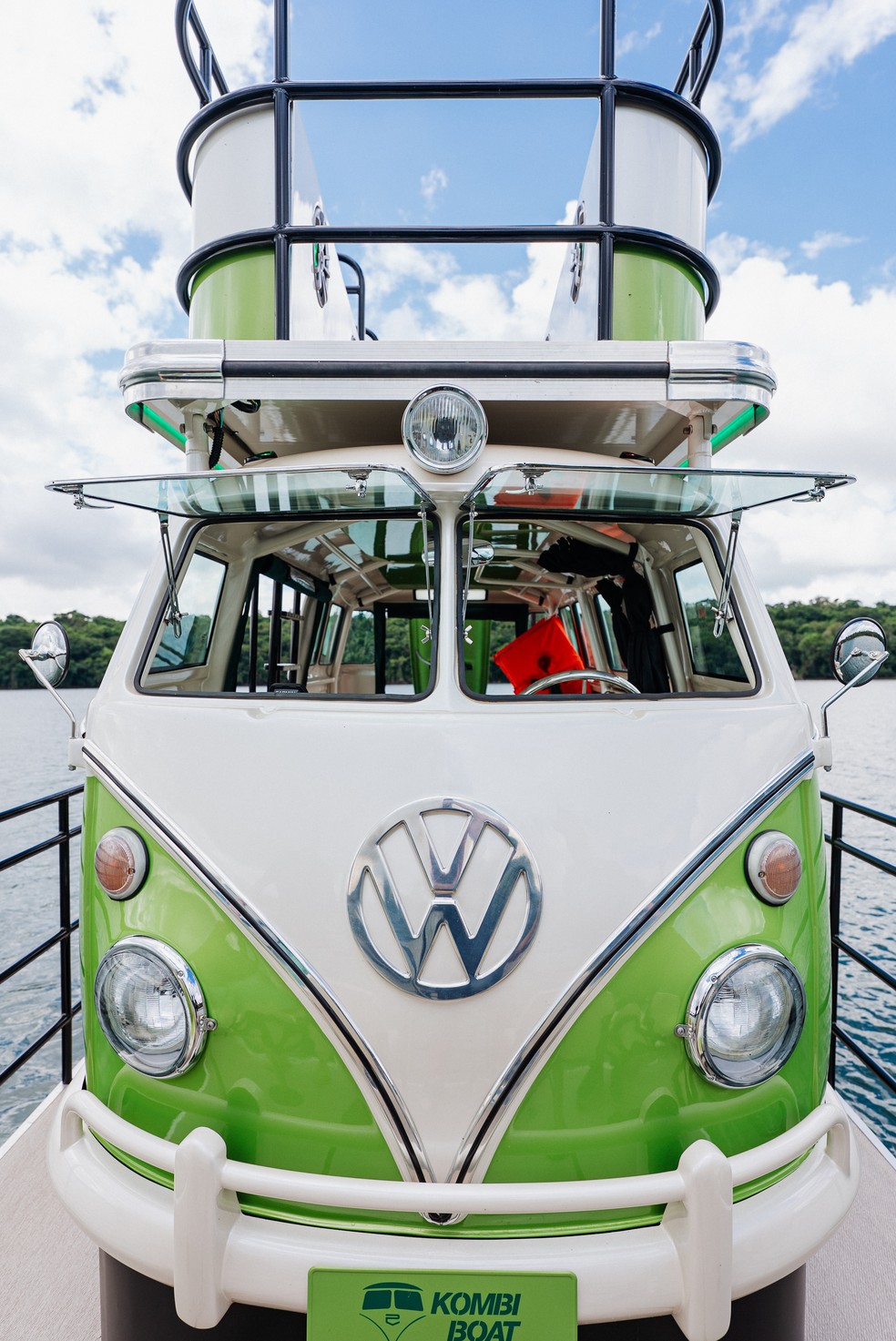Kombi boat tem motor de 200 cv — Foto: Divulgação | Fluvimar