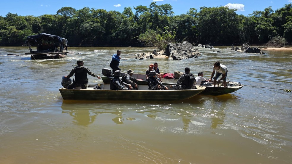 Duas balsas foram localizadas em afluentes dos rios Peixe e Manoel Alves — Foto: Divulgação/BPMA