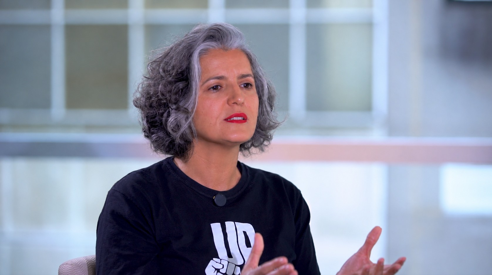 Candidata da UP ao governo de SP, Vivian Mendes quer reestatizar os serviços públicos para combater o crime organizado
