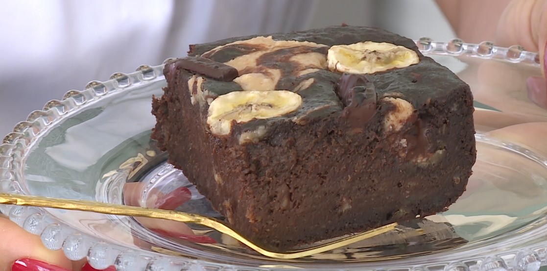 Receita saudável para jantar de Réveillon: brownie de banana com chocolate amargo