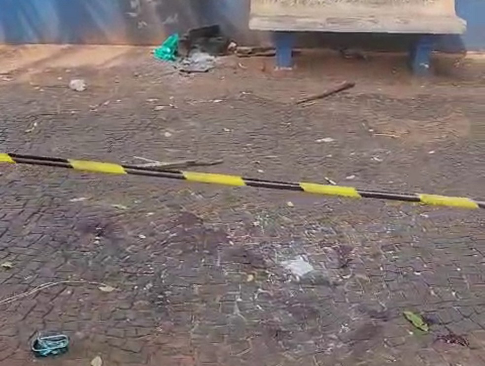 Morador de rua é morto a facadas na Praça da Matriz, em Presidente Epitácio (SP) — Foto: Marcelo Casarini