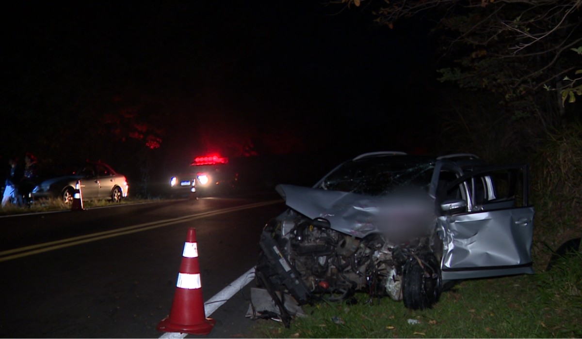 Seis pessoas ficam feridas em batida entre dois carros na Rodovia José Bonifácio, em Campinas