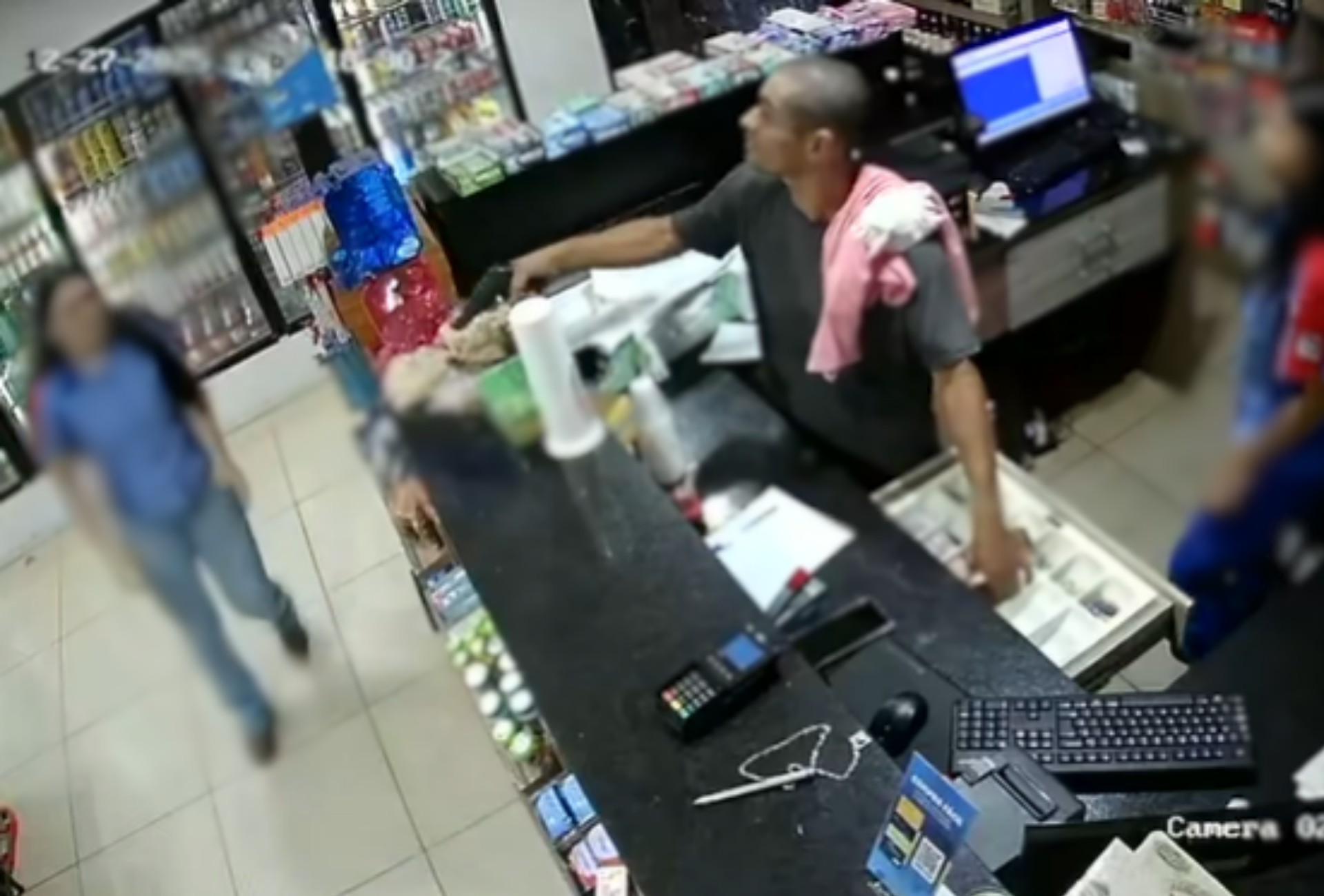 VÍDEO: suspeitos de roubo a posto de combustíveis são presos após capotamento durante fuga em MS