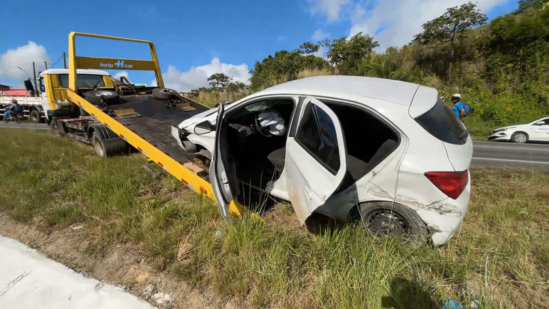 Troca de tiros entre PMs e assaltantes termina com suspeito morto na BR-101, no Recife