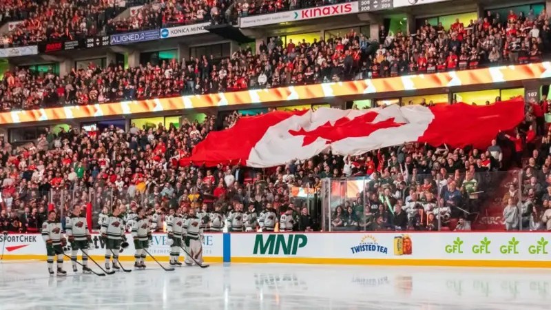 Canadenses vaiam hino americano em partidas esportivas, após Trump anunciar tarifas