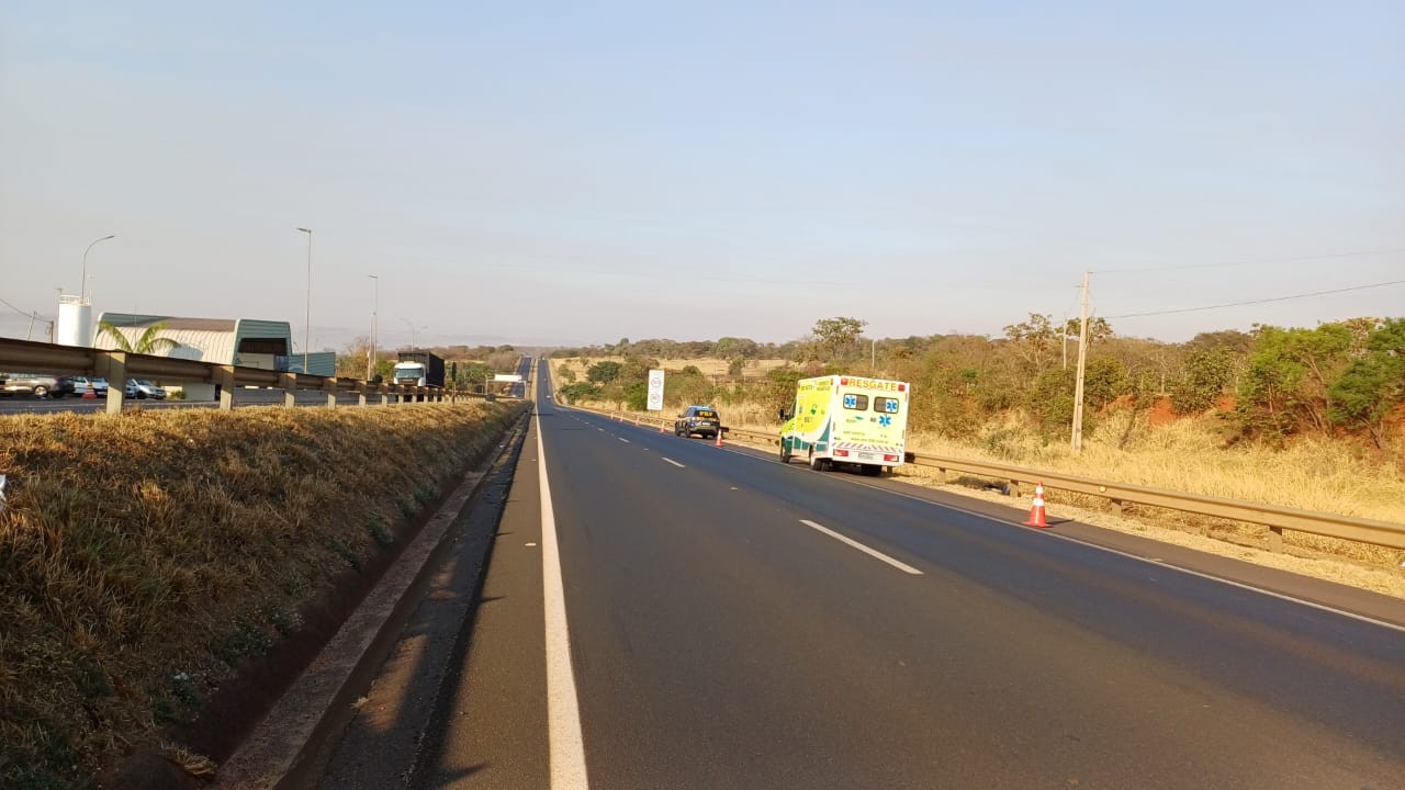 Mulher em situação de rua morre atropelada na BR-050 em Araguari; motorista fugiu sem prestar socorro