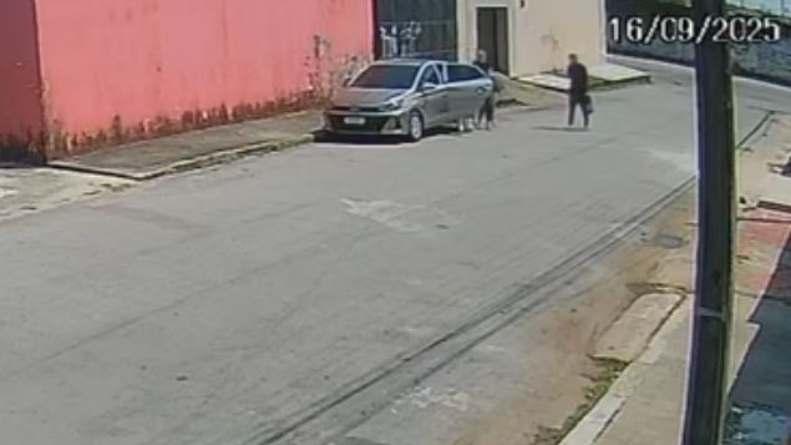 Mulheres são feitas reféns por criminosos e obrigadas a transferir Pix de R$ 40 mil, em Fortaleza; vídeo