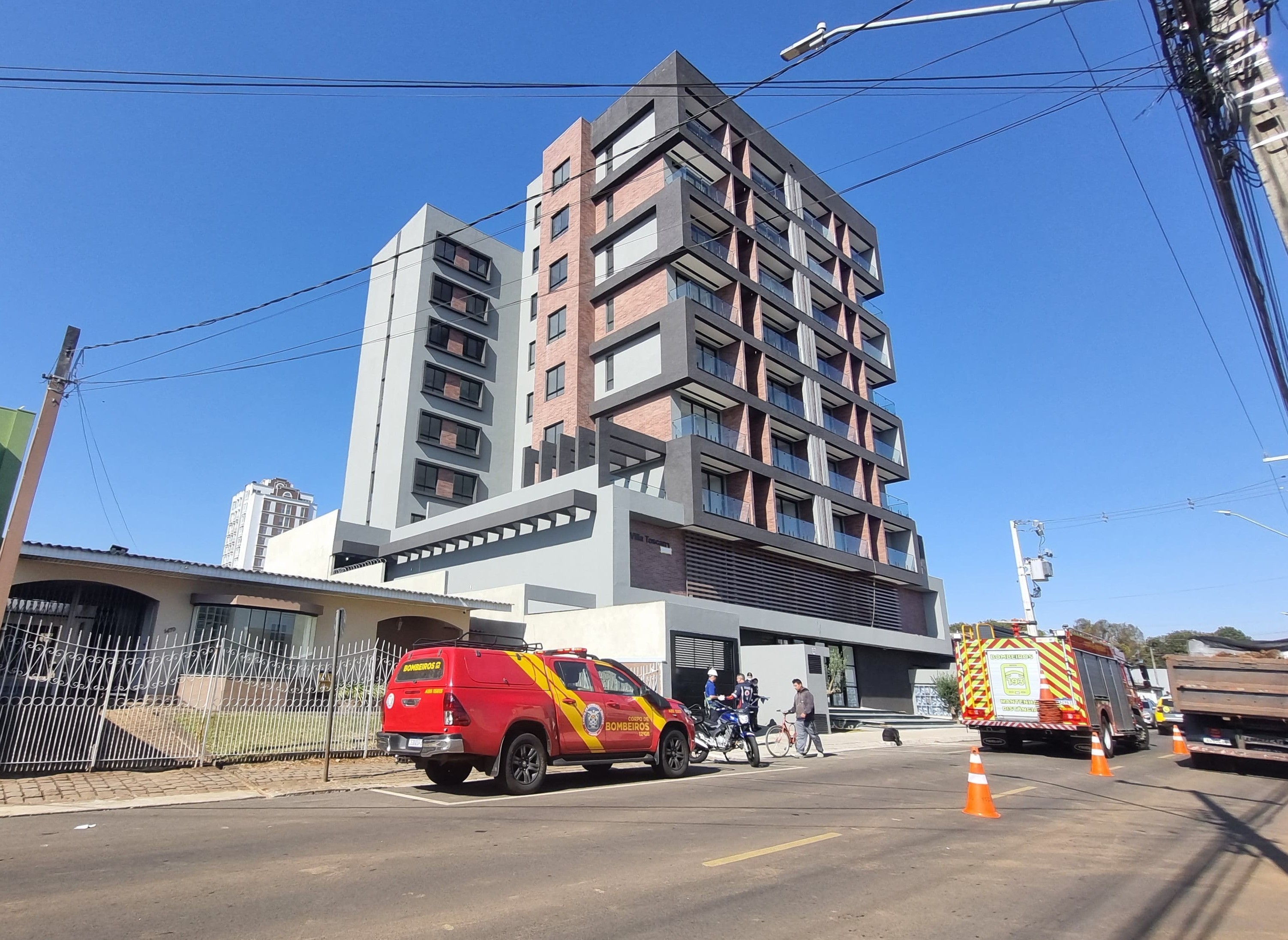 Trabalhador morre prensado após elevador despencar de 8º andar de prédio em Guarapuava
