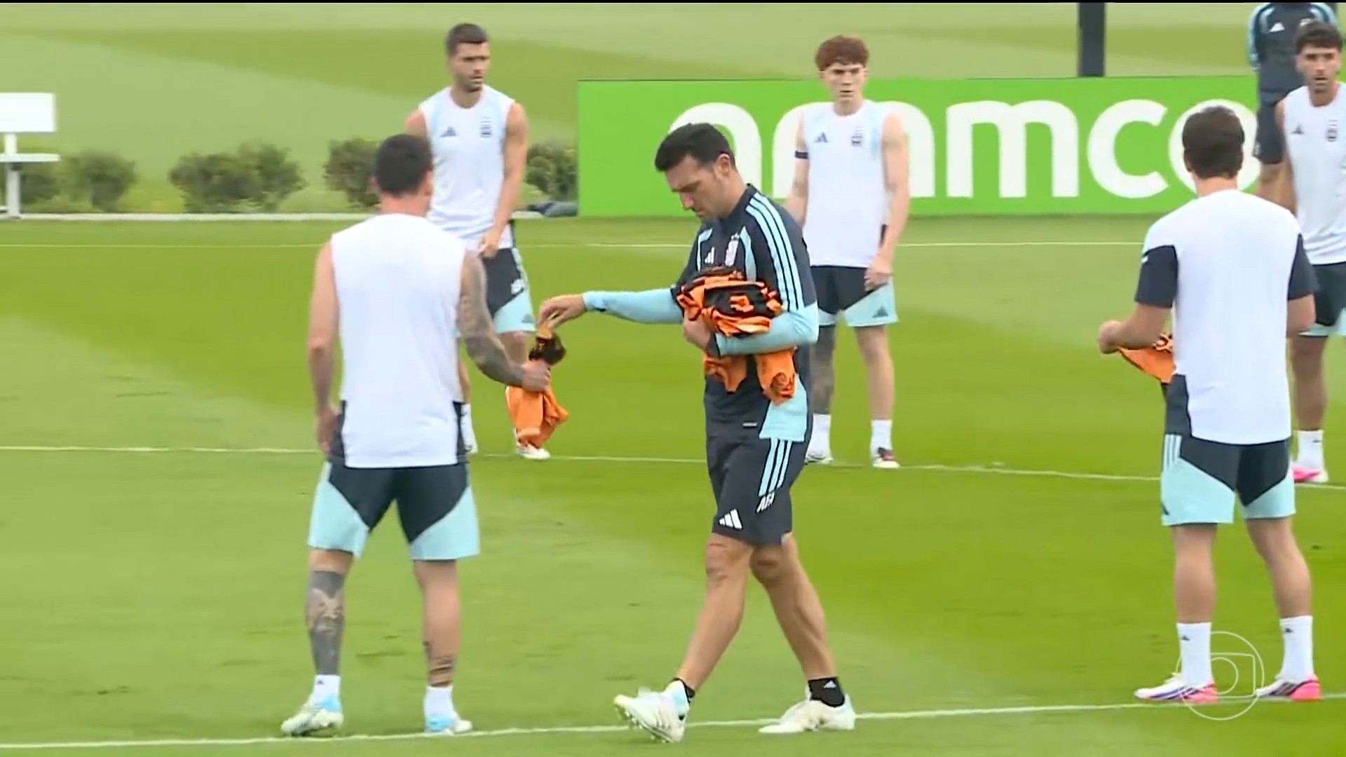 Argentina faz treino fechado antes da final e Scaloni mantém mistério sobre a equipe