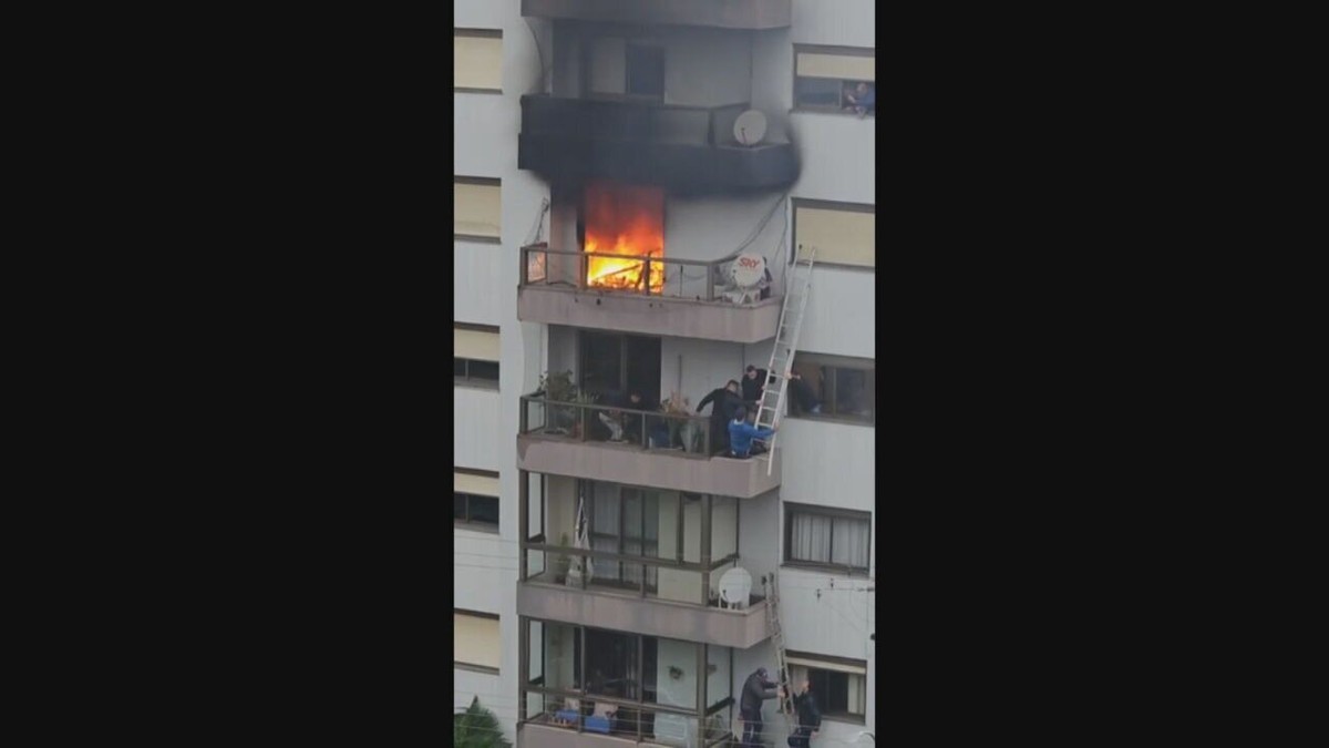 ‘Vi o pânico do menino no rosto’, diz empresário que filmou resgate de criança em incêndio na cidade de Farroupilha (RS)