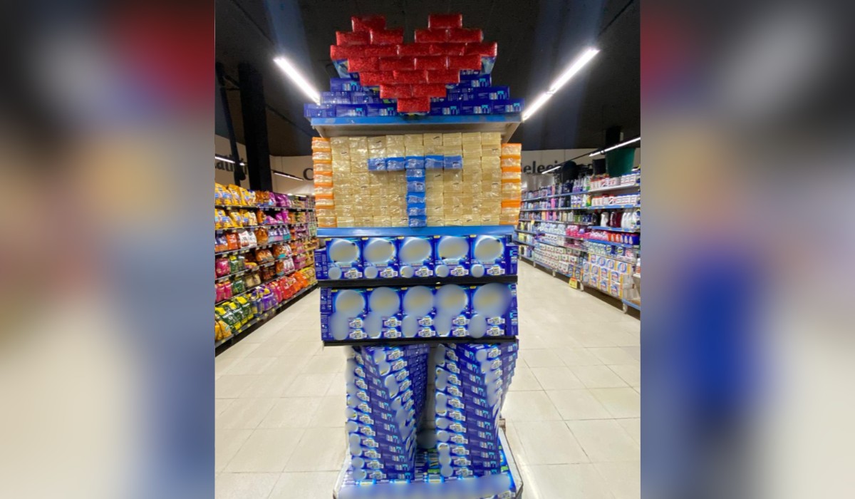 Repositor que viralizou com arte em prateleiras de supermercado usa talento para engatar romance no interior de SP