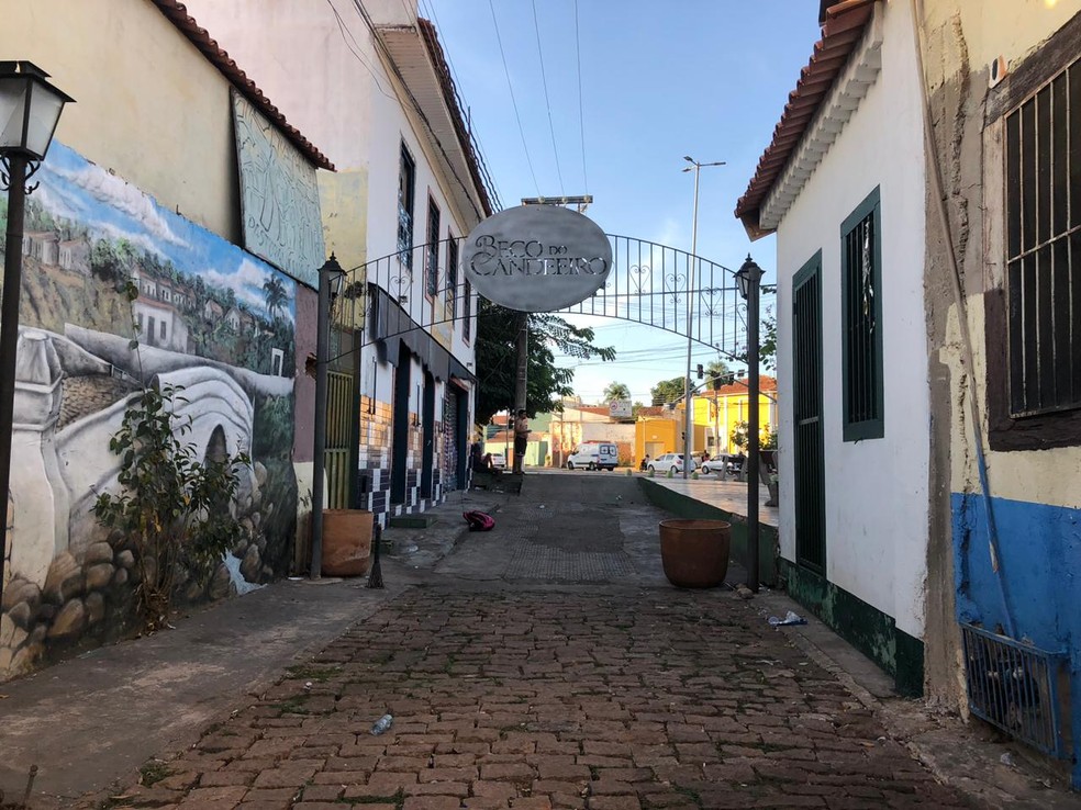 Um pontos de aglomeração é localizado no Beco do Candeeiro. — Foto: Reprodução