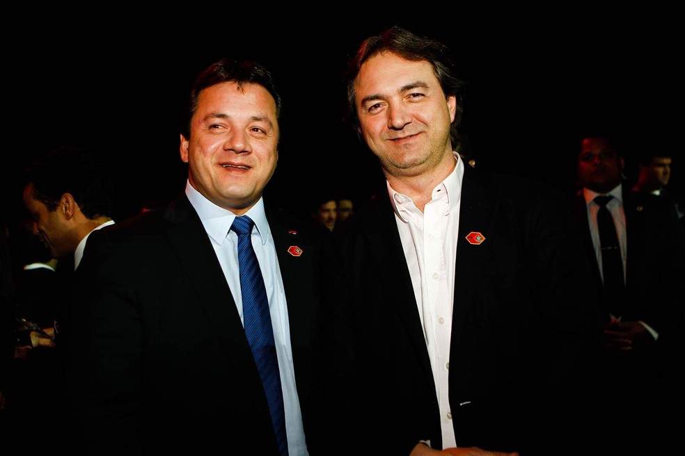 Wesley (dir.) e Joesley Batista durante evento em São Paulo em agosto de 2013. — Foto: Zanone Fraissat/Folhapress/Arquivo