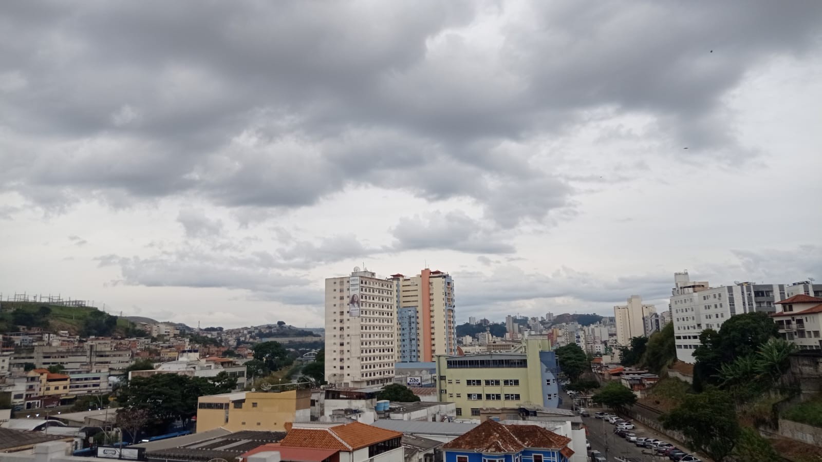 Veranico perde força e chuvas voltam a atingir Juiz de Fora e região  