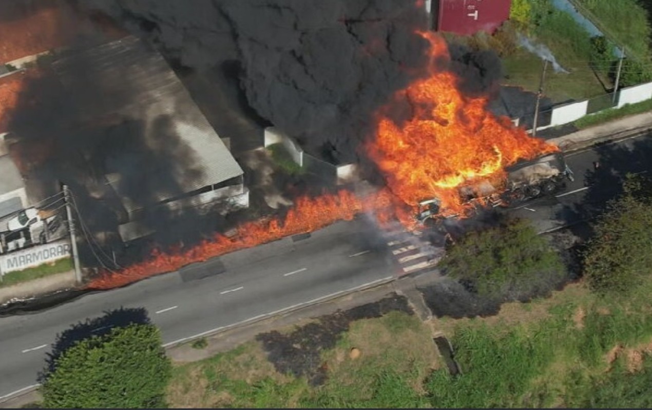 Imagens de drone mostram momento em que caminhão-tanque explode e atinge fiação elétrica em Sorocaba