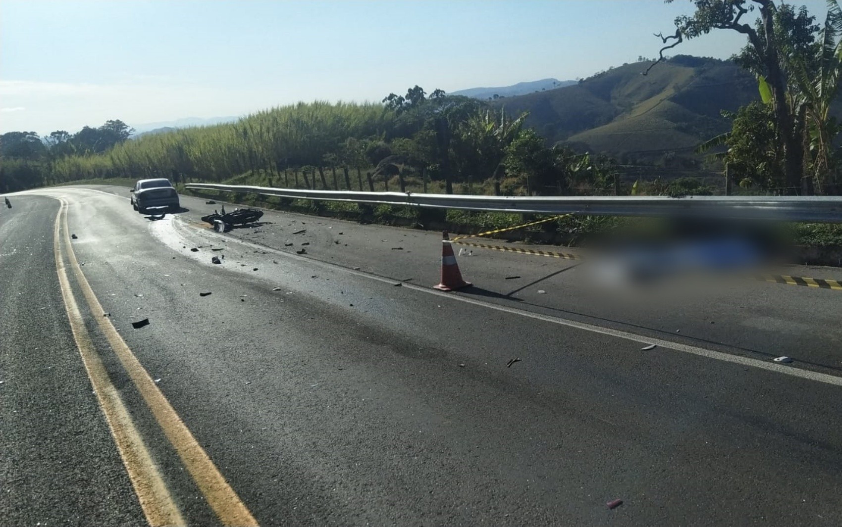 Duas pessoas morrem após batida entre moto e carro na BR-459, em Senador José Bento, MG